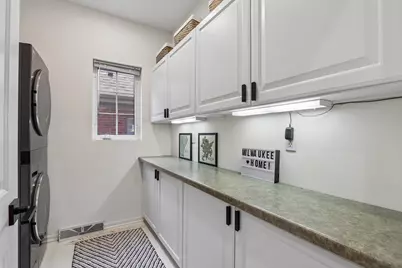 1739 N Warren Ave, Milwaukee, WI 53202 - Photo 13