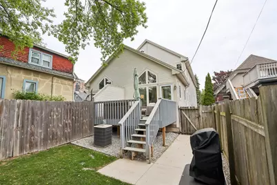 1739 N Warren Ave, Milwaukee, WI 53202 - Photo 33