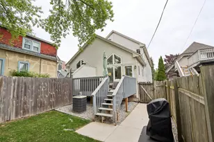 1739 N Warren Ave, Milwaukee, WI 53202 - Photo 33