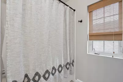 1739 N Warren Ave, Milwaukee, WI 53202 - Photo 23
