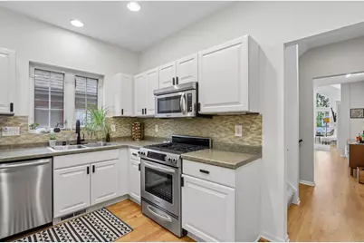 1739 N Warren Ave, Milwaukee, WI 53202 - Photo 11