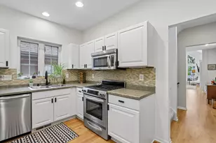 1739 N Warren Ave, Milwaukee, WI 53202 - Photo 11