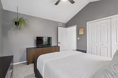 1739 N Warren Ave, Milwaukee, WI 53202 - Photo 27