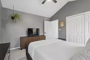1739 N Warren Ave, Milwaukee, WI 53202 - Photo 27