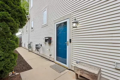 1739 N Warren Ave, Milwaukee, WI 53202 - Photo 3