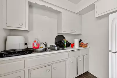 5412 W Mill Rd, Milwaukee, WI 53218 - Photo 7