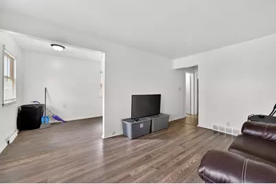 5412 W Mill Rd, Milwaukee, WI 53218 - Photo 5