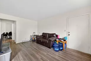 5412 W Mill Rd, Milwaukee, WI 53218 - Photo 9