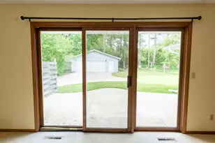 714 E Capitol Dr, Hartland, WI 53029 - Photo 11