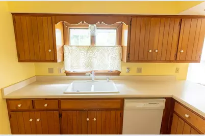 714 E Capitol Dr, Hartland, WI 53029 - Photo 3