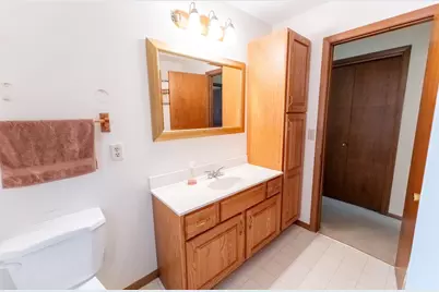 714 E Capitol Dr, Hartland, WI 53029 - Photo 19