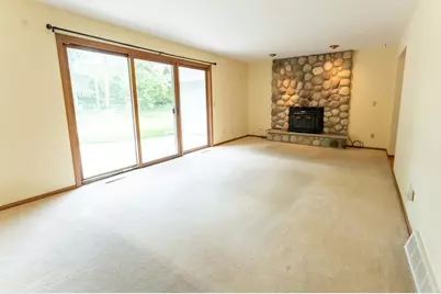 714 E Capitol Dr, Hartland, WI 53029 - Photo 9