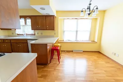 714 E Capitol Dr, Hartland, WI 53029 - Photo 7