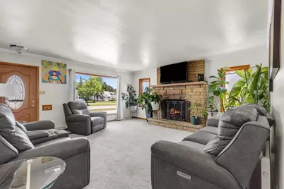 2781 S 76th St, West Allis, WI 53219 - Photo 9