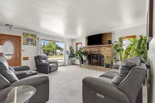 2781 S 76th St, West Allis, WI 53219 - Photo 9