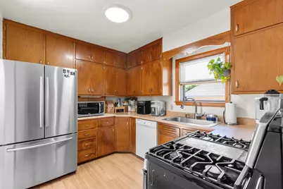 2781 S 76th St, West Allis, WI 53219 - Photo 5