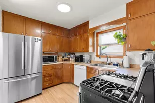 2781 S 76th St, West Allis, WI 53219 - Photo 5