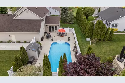 348 S Maple Ln, Saukville, WI 53080 - Photo 9