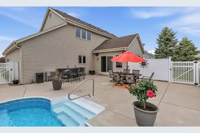 348 S Maple Ln, Saukville, WI 53080 - Photo 7