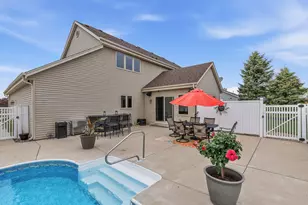 348 S Maple Ln, Saukville, WI 53080 - Photo 7