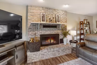 N99W16526  Rustic Ln, Germantown, WI 53022 - Photo 9