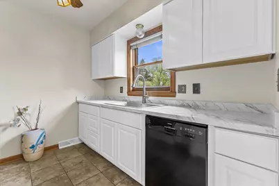 2640  Moraine Ct, Racine, WI 53402 - Photo 19