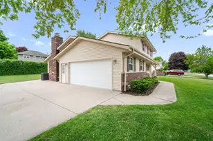 15025 W Vera Cruz Dr, New Berlin, WI 53151 - Photo 3