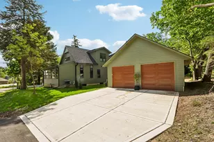 637 1st St, Delafield, WI 53018 - Photo 3