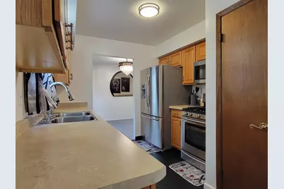 5805 N 111th St, Milwaukee, WI 53225 - Photo 9