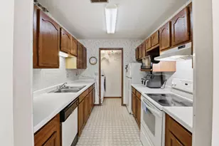 2077 S 102nd St, West Allis, WI 53227 - Photo 11