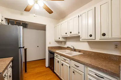 6100 W Stonehedge Dr #120, Greenfield, WI 53220 - Photo 5