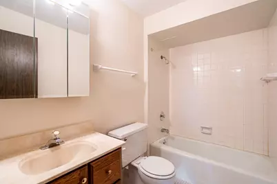 6100 W Stonehedge Dr #120, Greenfield, WI 53220 - Photo 11