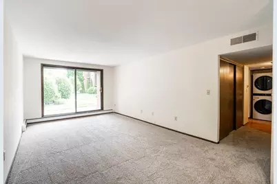 6100 W Stonehedge Dr #120, Greenfield, WI 53220 - Photo 9