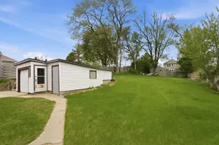 1012 Manila St, Manitowoc, WI 54220 - Photo 3