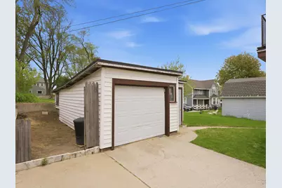 1012  Manila St, Manitowoc, WI 54220 - Photo 5