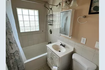 7232 W Fairmount Ave, Milwaukee, WI 53218 - Photo 11