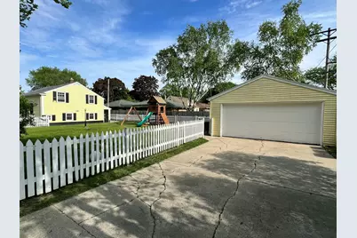 7232 W Fairmount Ave, Milwaukee, WI 53218 - Photo 15