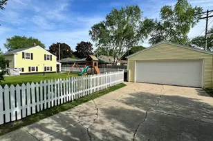 7232 W Fairmount Ave, Milwaukee, WI 53218 - Photo 15