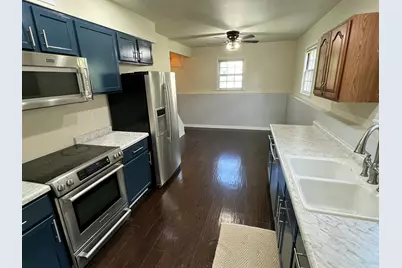 7232 W Fairmount Ave, Milwaukee, WI 53218 - Photo 5