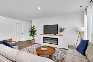 573 Revere St, Burlington, WI 53105 - Photo 3