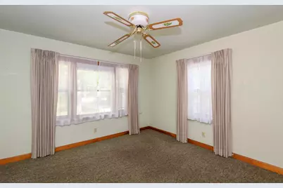 5212 S 20th St, Milwaukee, WI 53221 - Photo 17
