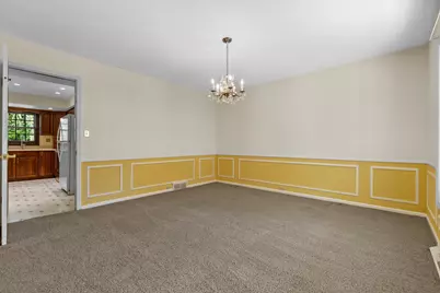 10312 N Versailles Ct, Mequon, WI 53092 - Photo 11