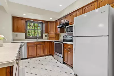 10312 N Versailles Ct, Mequon, WI 53092 - Photo 13