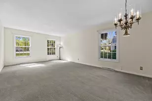 10312 N Versailles Ct, Mequon, WI 53092 - Photo 9