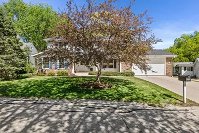 10312 N Versailles Ct, Mequon, WI 53092 - Photo 3