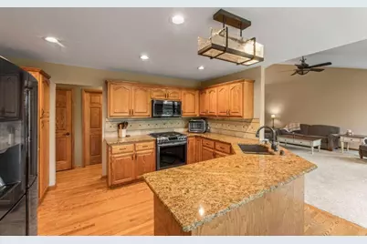 S93W34945  Jericho Dr, Eagle, WI 53119 - Photo 7
