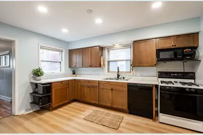 1666 N Humboldt Ave, Milwaukee, WI 53202 - Photo 15