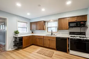 1666 N Humboldt Ave, Milwaukee, WI 53202 - Photo 15