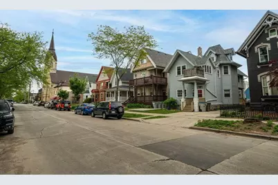 1666 N Humboldt Ave, Milwaukee, WI 53202 - Photo 33