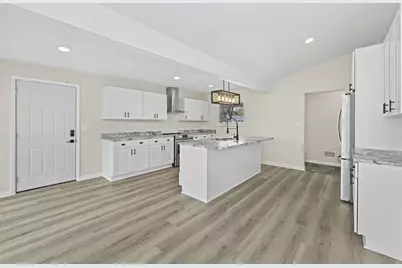 9131 N Pelham Pkwy, Bayside, WI 53217 - Photo 9